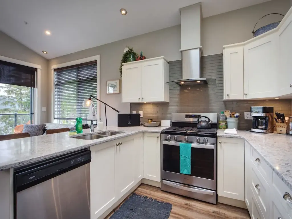 13a77068 4b7d 4e e4t7C