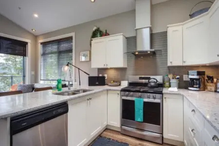 13a77068 4b7d 4e e4t7C