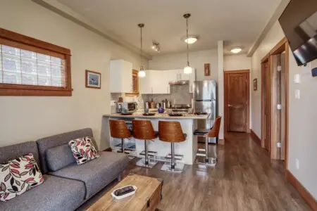 192dc9ae fa5a 46 SxUY4