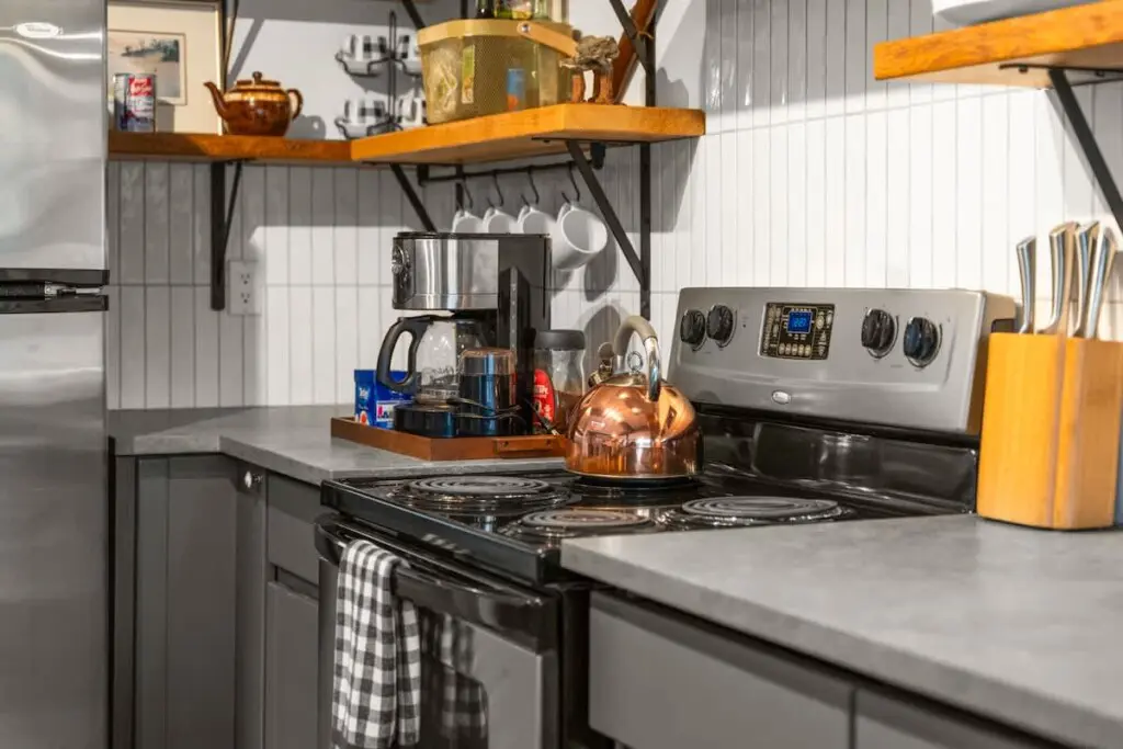 1bf144ca 3a58 45 Qq1FM