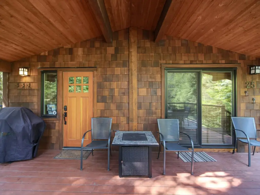 2437f1db f5e1 40 rUdXm