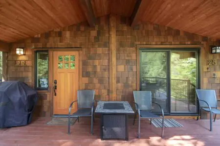 2437f1db f5e1 40 rUdXm