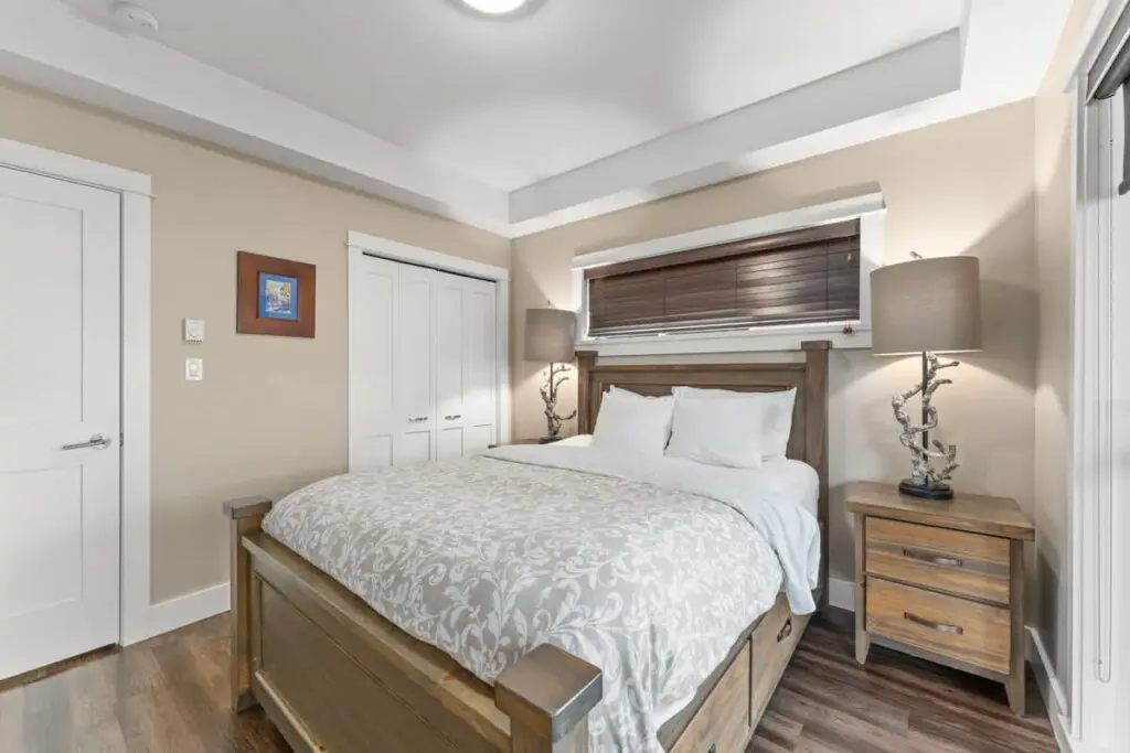 26ef5fa2 dade 4b 2E0IO