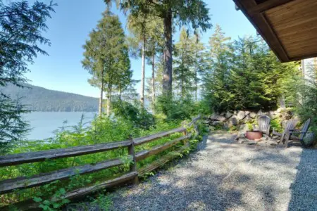 2a439b58 c606 4a IcSbK