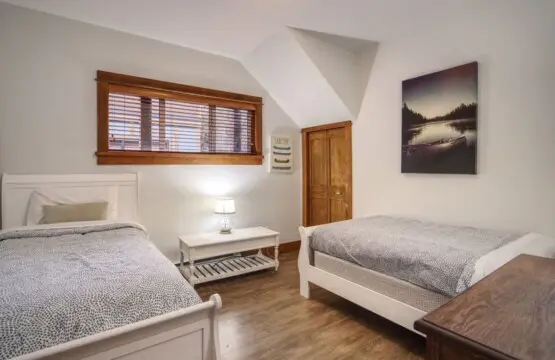 2e5f278a 8133 47 3yquc