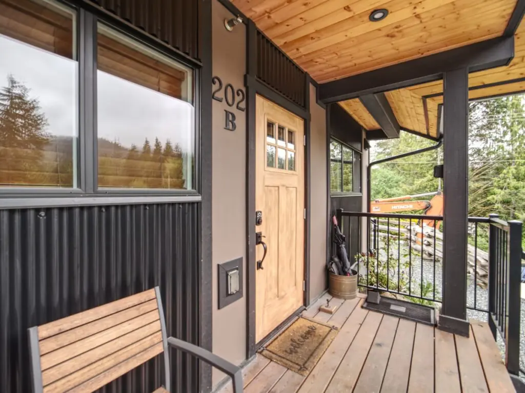 2f40085e 25aa 4b U uv1