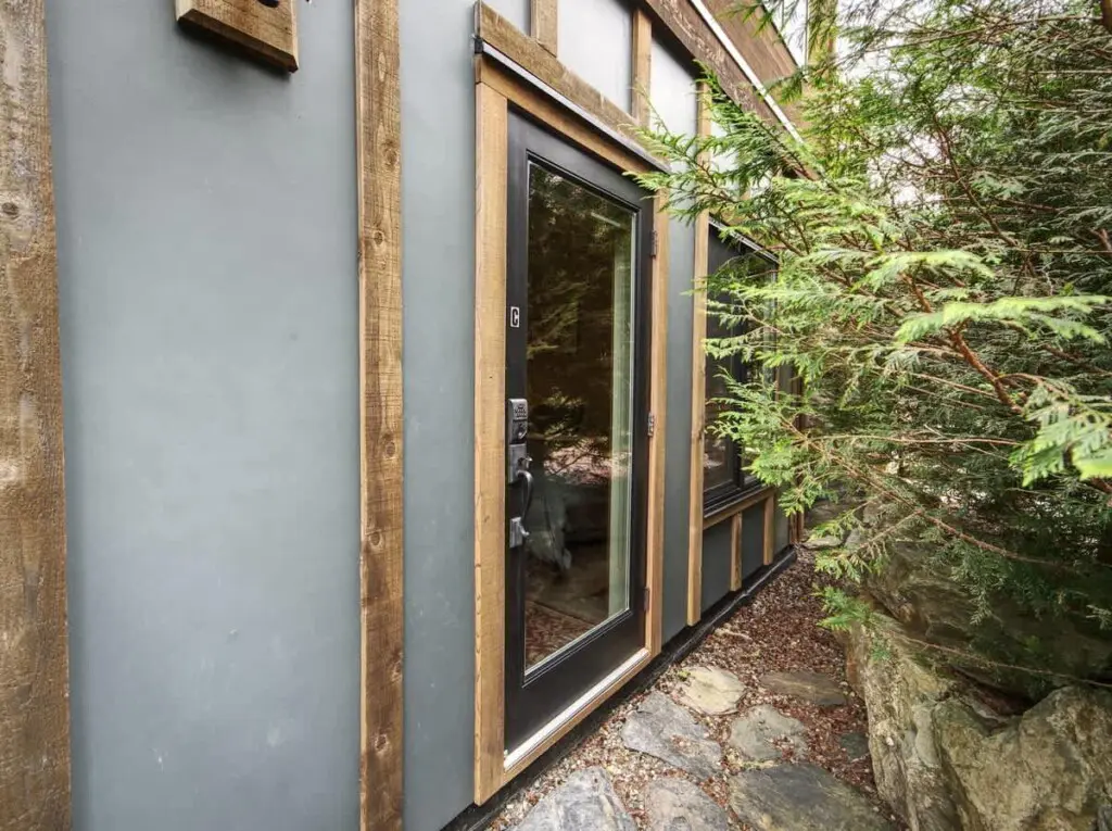 438ac996 a8e1 44 YtAp