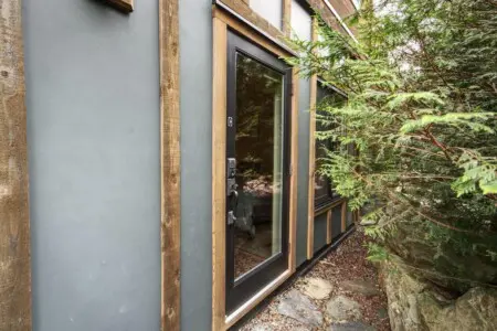 438ac996 a8e1 44 YtAp