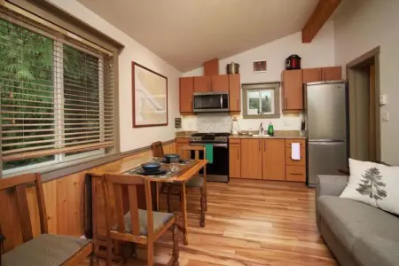 4b98487a 1c7b 47 Tinse