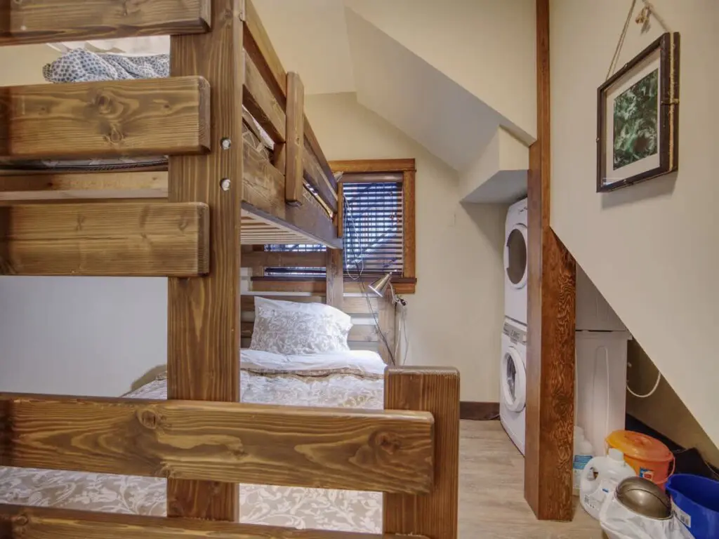 4f886ab1 e303 41 5YdLO