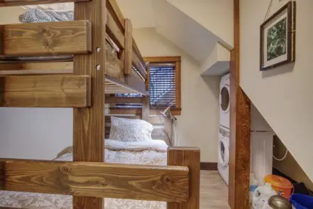 4f886ab1 e303 41 5YdLO