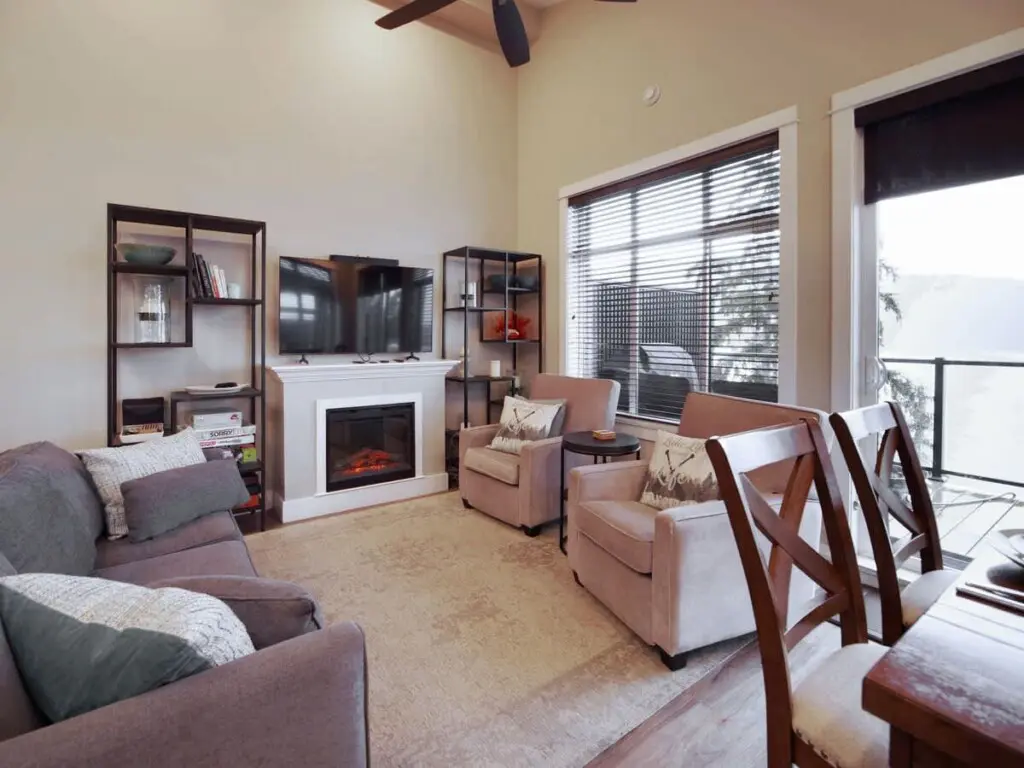 52bd8b06 446a 44 js W