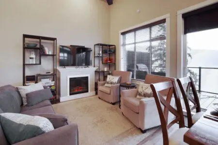 52bd8b06 446a 44 js W