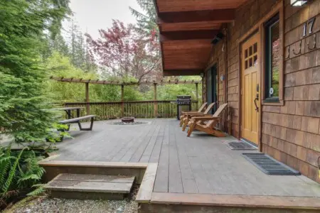 5cdf9dc6 950a 4b wO8km