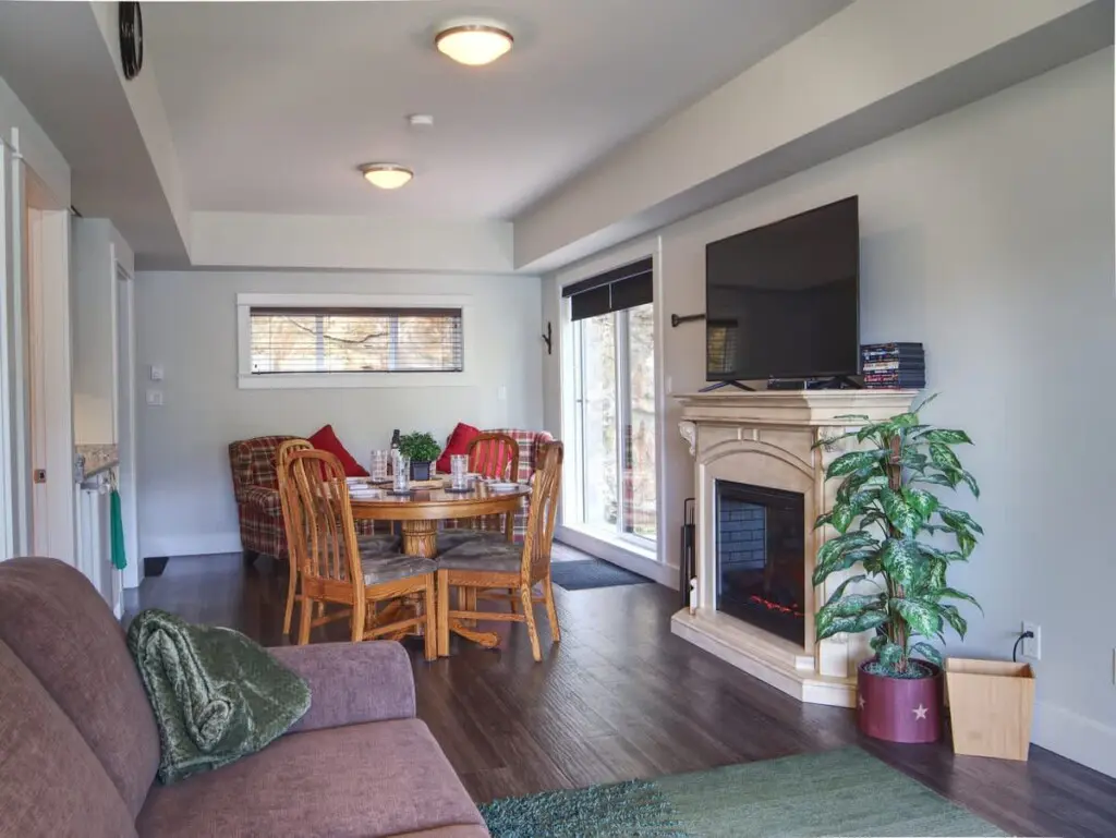 65b748b5 6ba2 4b yIyVR