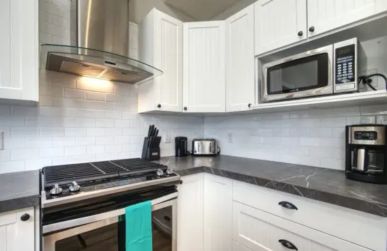 6a406361 1f7e 42 b6AMo