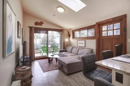 6c3eb2fe 6acb 4c SrR74