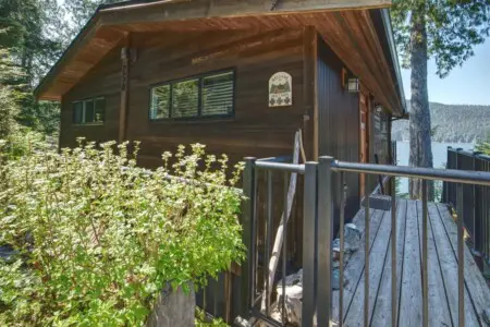 75579c15 efb1 45 rUjYN