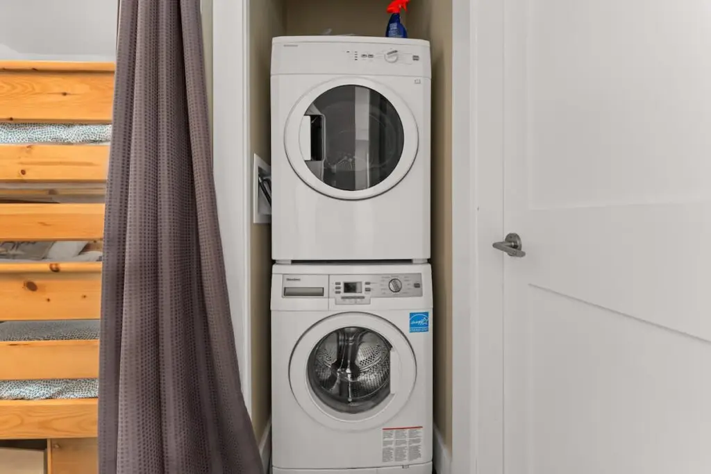 7d0d337b 7623 46 Ujgj