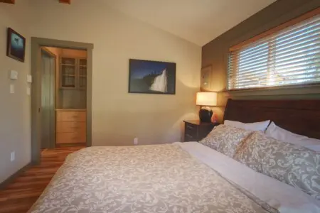 7d4c98ec 987a 43 lHufP