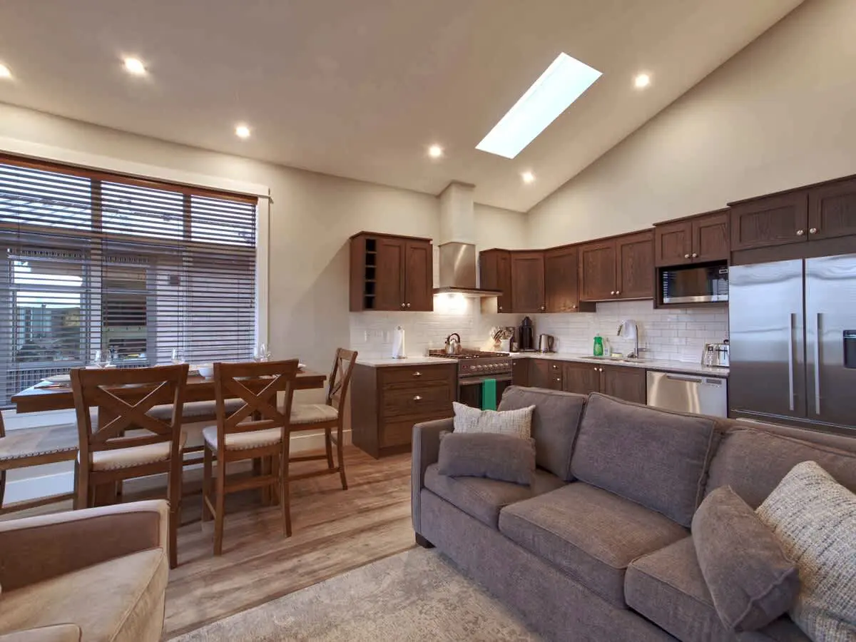 8676a296 a06f 40 7m T