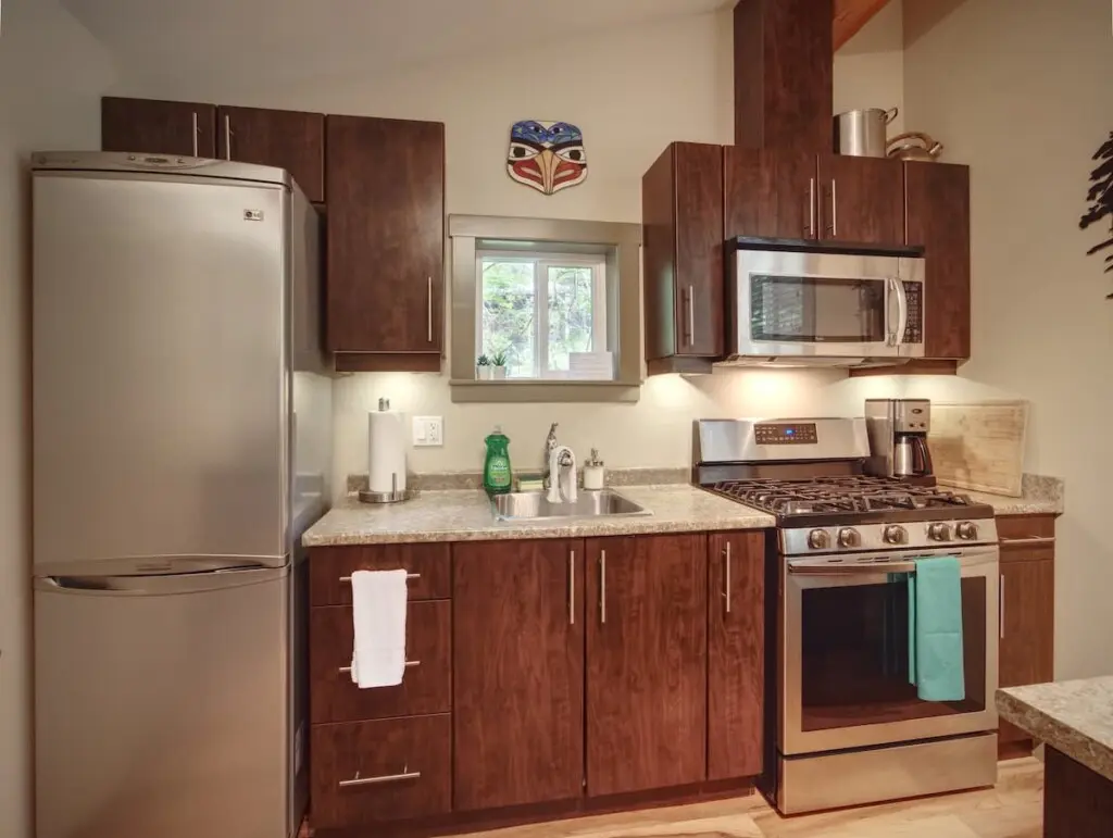 8caaa6a8 6468 4b TGlR0