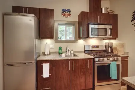 8caaa6a8 6468 4b TGlR0