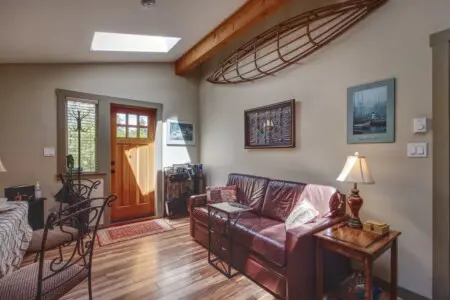 8d2d9592 3f38 48 KDzpQ