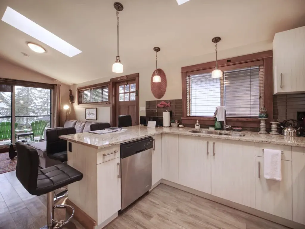 8d412e4c a383 48 DaYq9