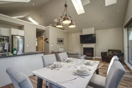 8e8bd4fa a772 41 OEwVq