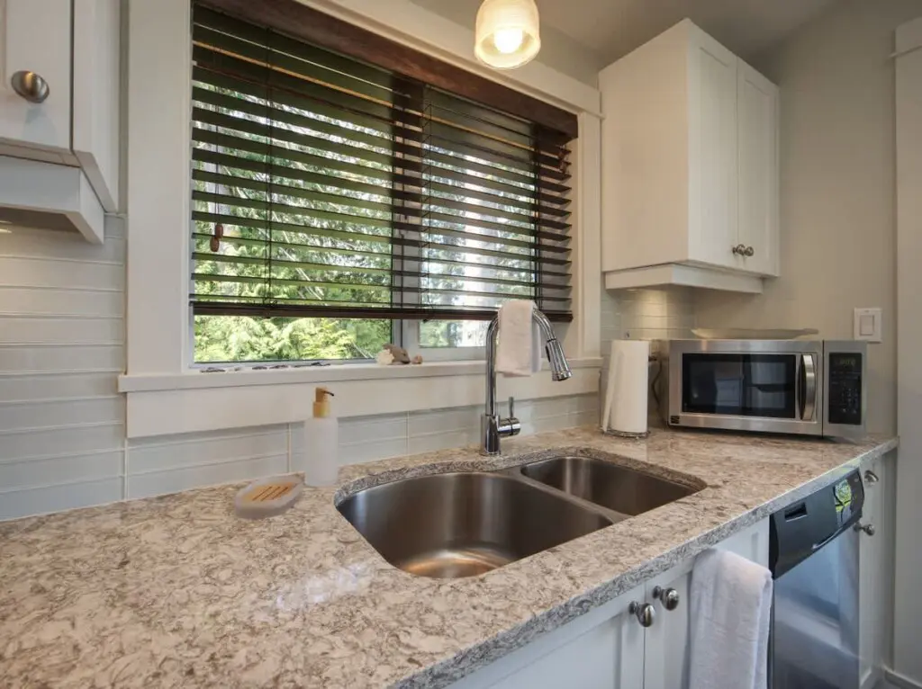 9365600d b05f 4c hfjJO