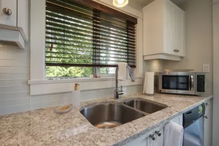 9365600d b05f 4c hfjJO