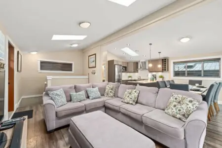 a955db19 72db 45 diU32