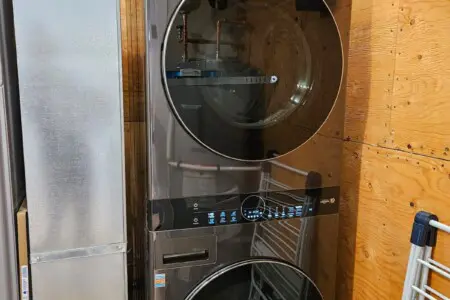 a9e7d1fb 9bf5 43 1zW6q