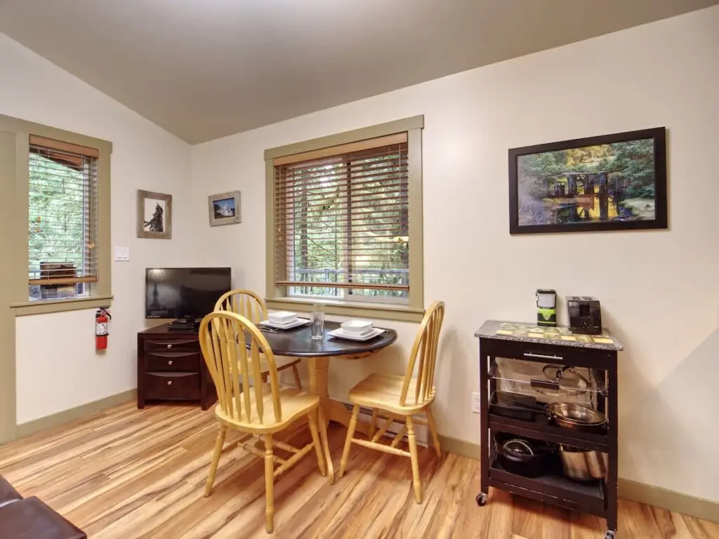 ad3c50d2 8674 4e UYevo