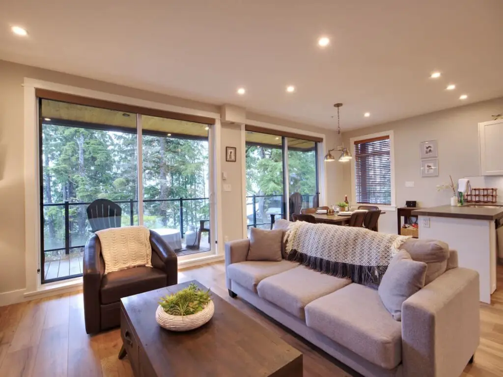 ba83e6f9 a906 43 gJiHK