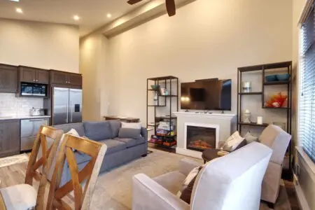 be31b659 c417 44 huKQr