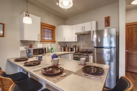 c8afd5a4 9605 4d zGiFj