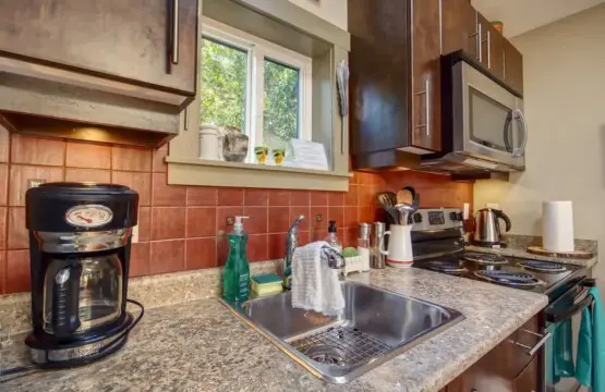 c97ca66a 524b 49 xhDQl