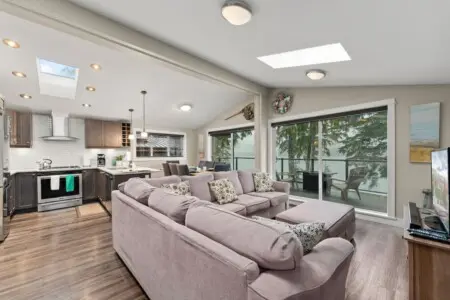 c9ccba4f ddd0 4f wyoEZ