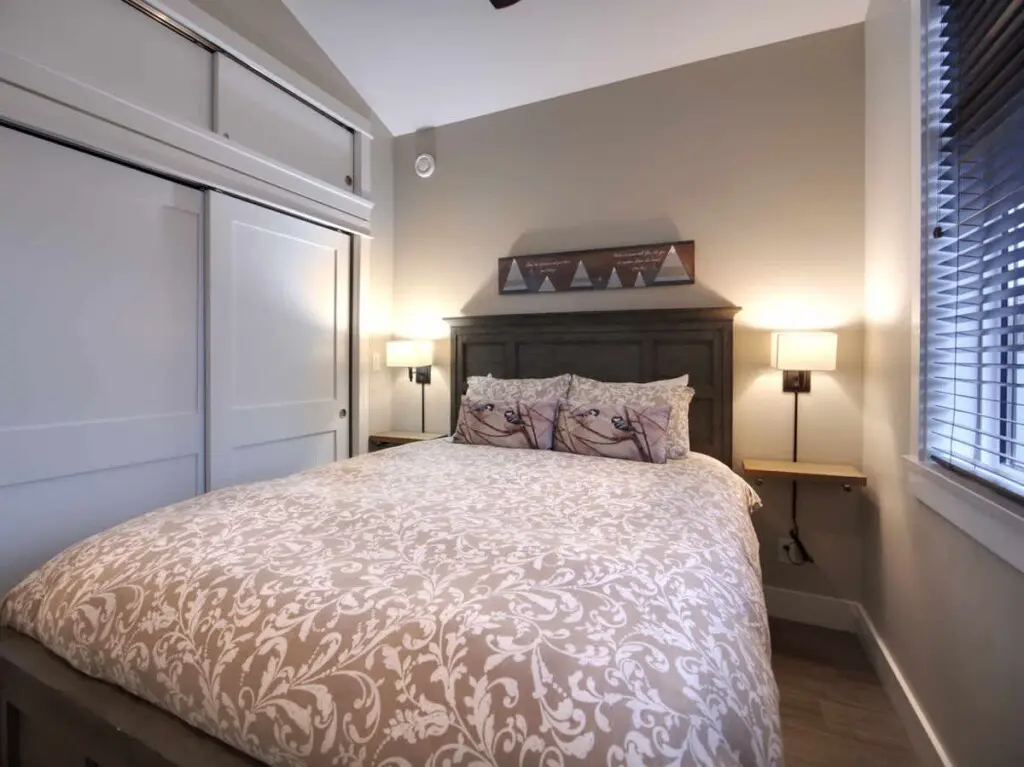 cbd25148 1e99 40 JcKn