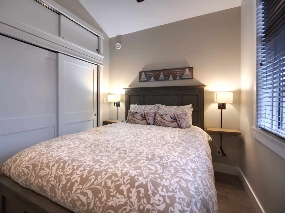 cbd25148 1e99 40 JcKn