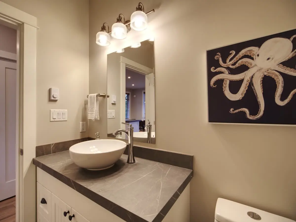 ce922e73 0d8f 4b f4 lO