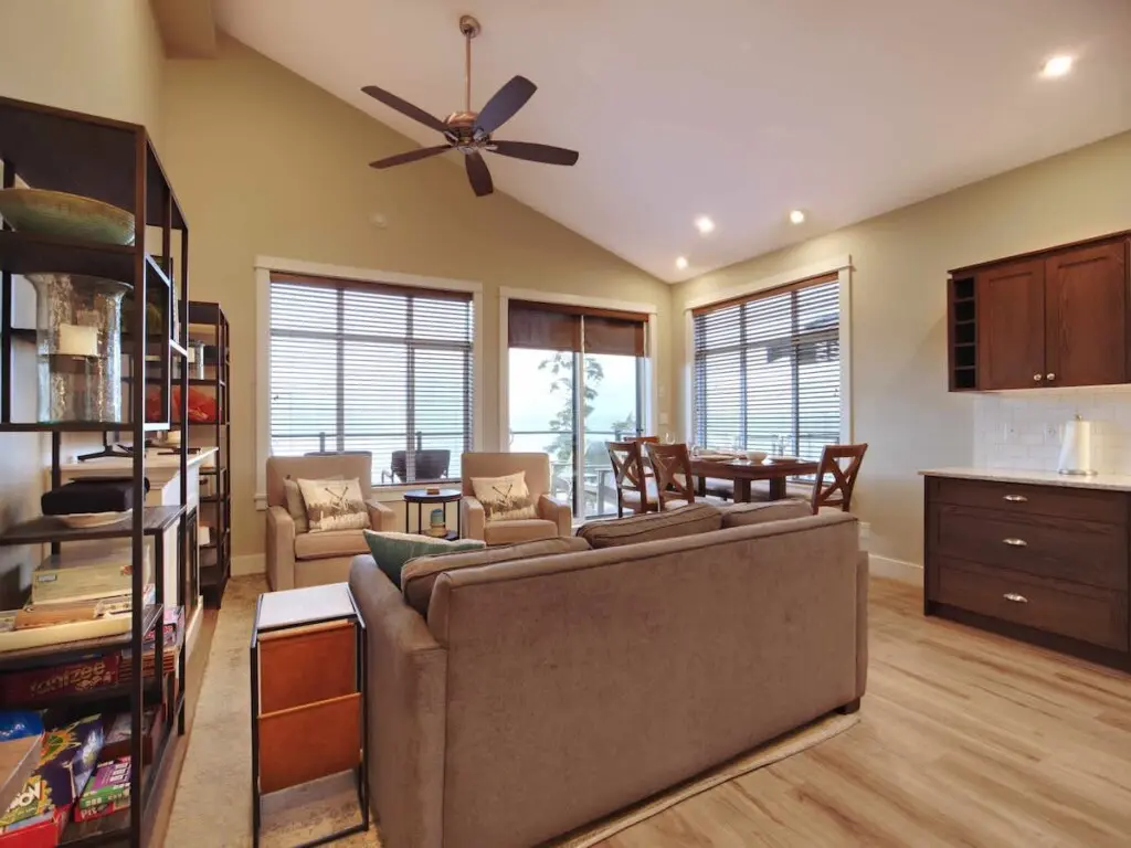 d27eda63 eb93 4e 6lEmV