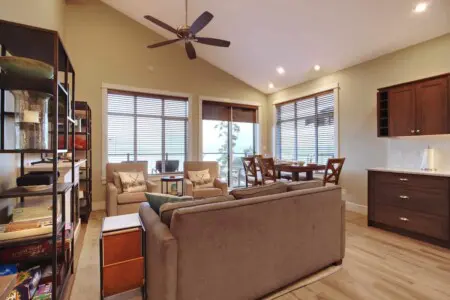 d27eda63 eb93 4e 6lEmV