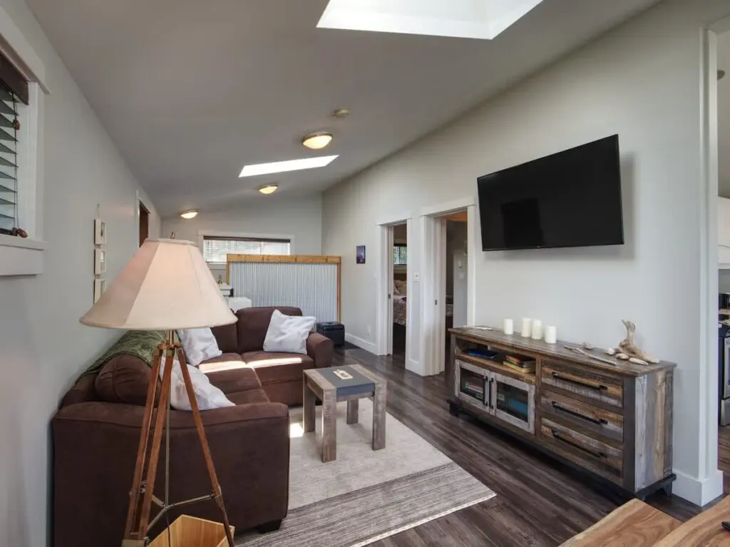 d53a0c28 28a3 4e DHqkT