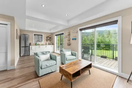 e220f663 4114 4d Yi3NP