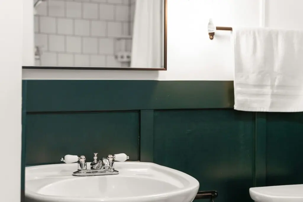 e381a9f3 b7d3 44 O E6u