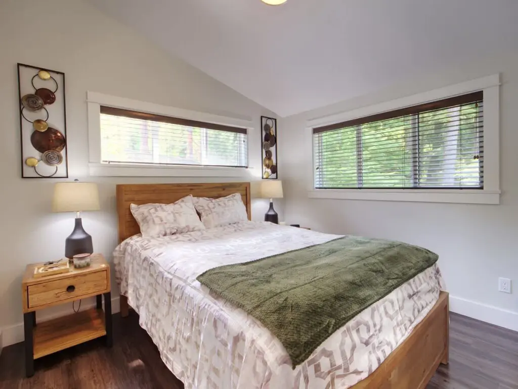 e581efb5 6d83 45 f96IB