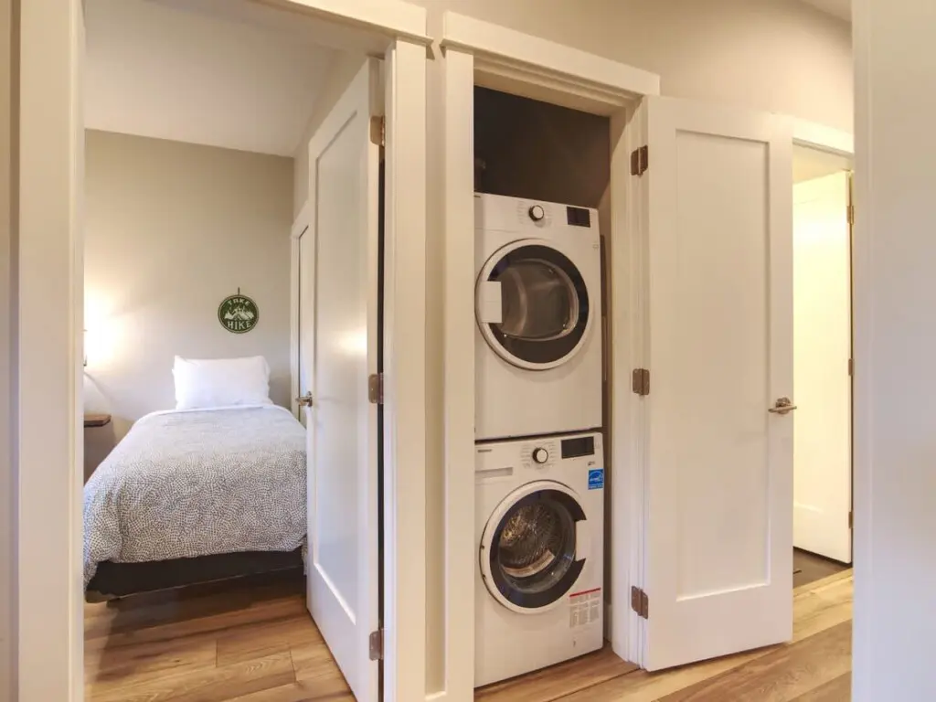 e5a44293 c0fb 46 QjhoU